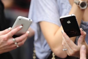 Cách kiểm tra dịch vụ Vinaphone, Viettel, Mobifone đang trừ tiền của bạn
